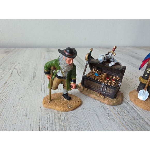 Lemax Pirate treasure chest scurvy parrot Halloween lookout first mate greedy vi - Picture 2 of 6